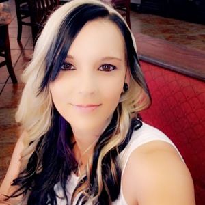 Meet your Posher, Leeann